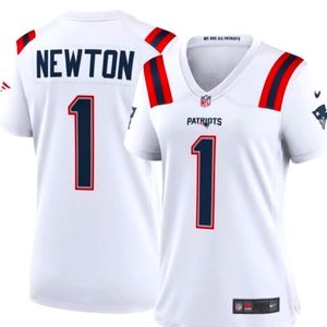 🏷SALE🏷NWTs New England Patriots Womens Sz L Jersey